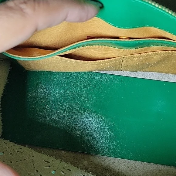 Hobo. "THE Original " Green. Shoulder bag. 10.5 x7 x4 inches - Picture 5 of 5